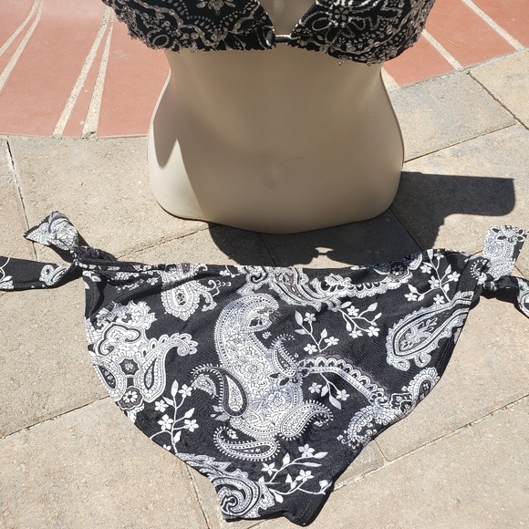 Swimsuit - Picture 4 of 5